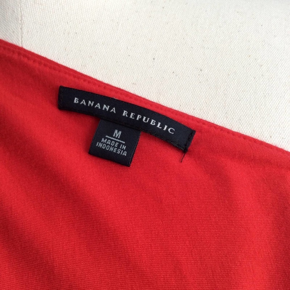 Banana Republic Sleeveless V-Neck Top - Picture 5 of 5